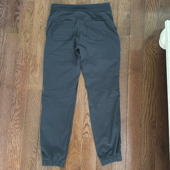 Athletes charcoal gray mid rise joggers - Picture 3 of 4